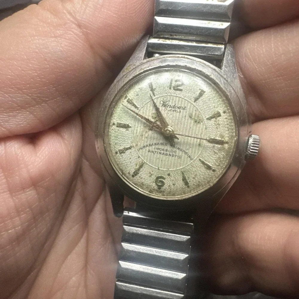 Vintage Vendome 17 Jewels Manual Wind Mens Watch 34MM Swiss Made Runs But Stops - Picture 8 of 10